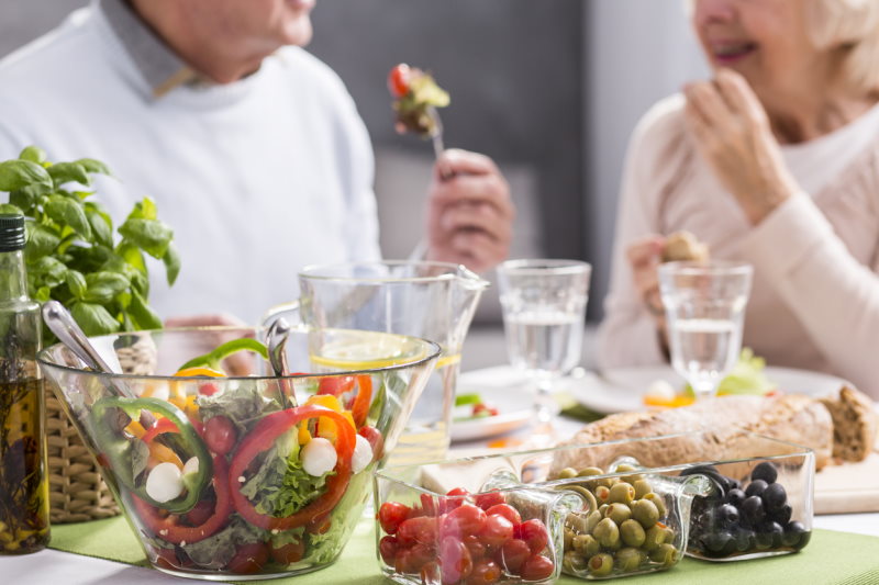 senior couple eating heart-healthy foods like salad